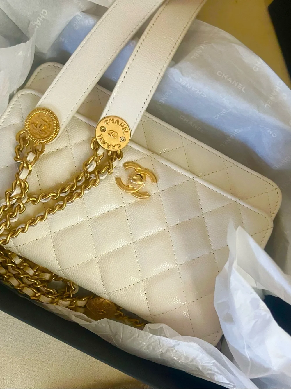 NEW🔥Chanel Caviar Twist Your Buttons WOC Crossbody white GHW